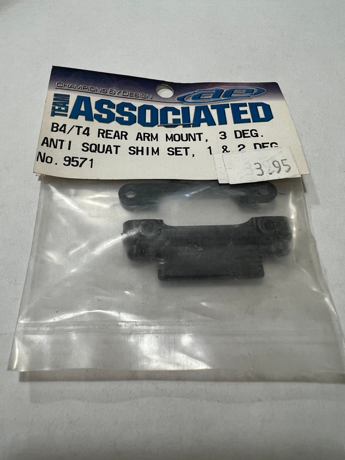 B4/T4 REAR ARM MOUNT, 3 DEG ANTI AQUAT SHIM SET, 1&2 DG-ASC9571