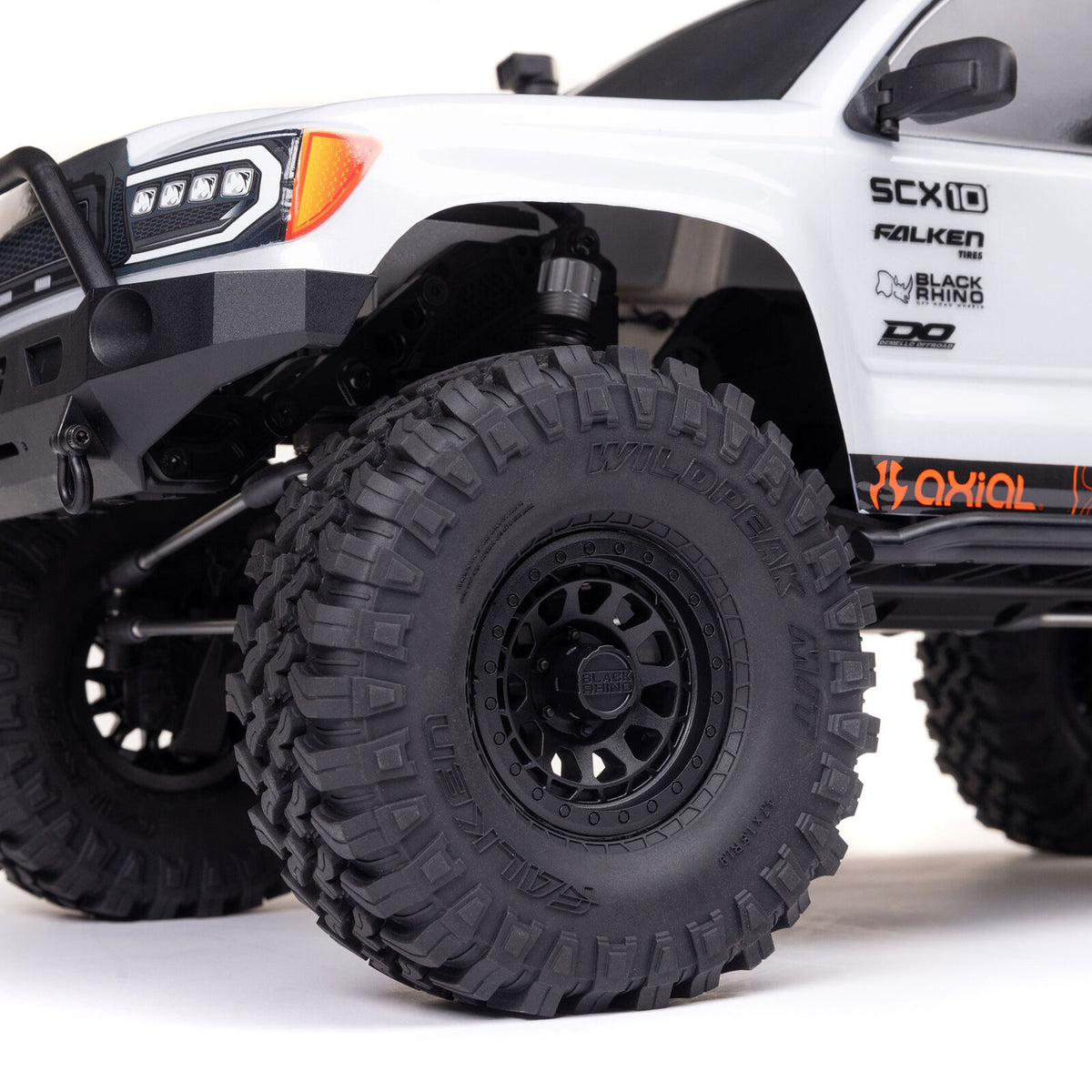 AXI-1375T1 1/10 SCX10 III Base Camp 4X4 RTR Brushed Rock Crawler, White