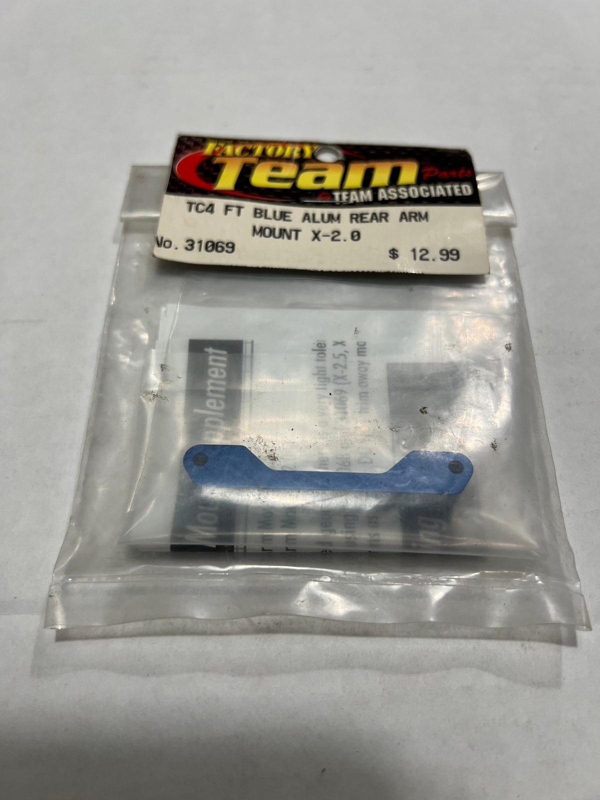 TC4 FT BLUE ALUM REAR ARM MOUNT X-2.0-ASC31069