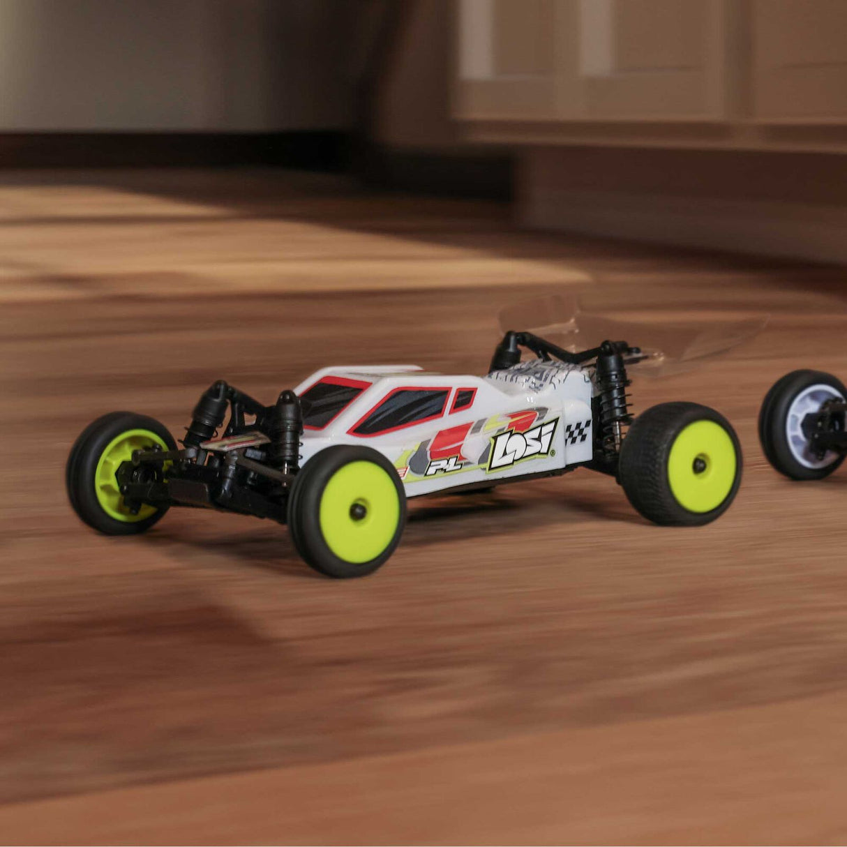LOS00007T1 1/24 Micro-B (Battery & Charger Included)