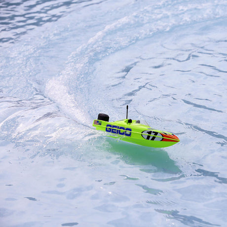 Lucas Oil 17" Power Boat Racer Self-Righting Deep-V RTR - PRB08044T2 - PRB08044T2