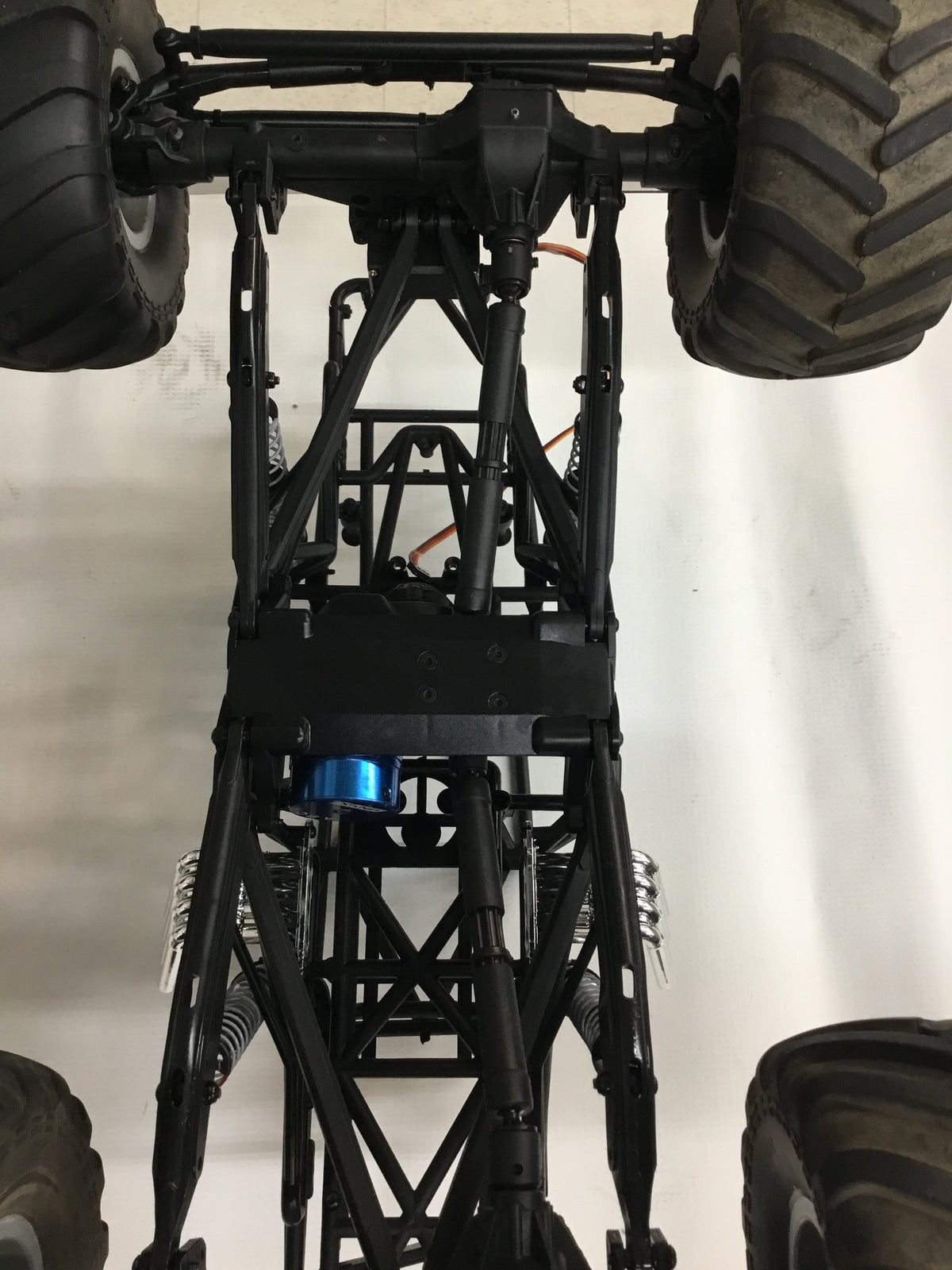 Axial Gravedigger Roller