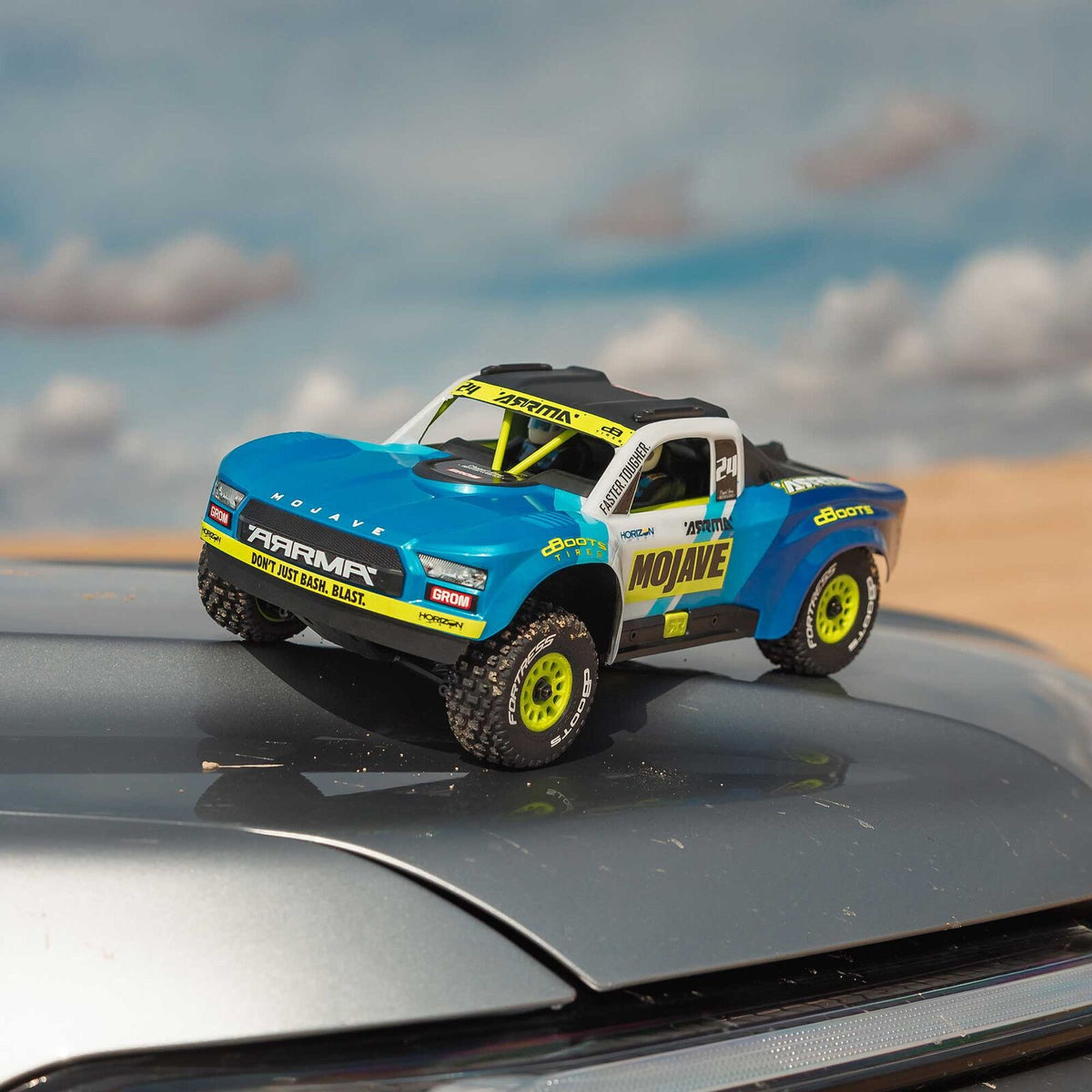 1/16 MOJAVE GROM 4X4 RTR Brushed Desert Truck (Battery & Charger Included), Blue/White